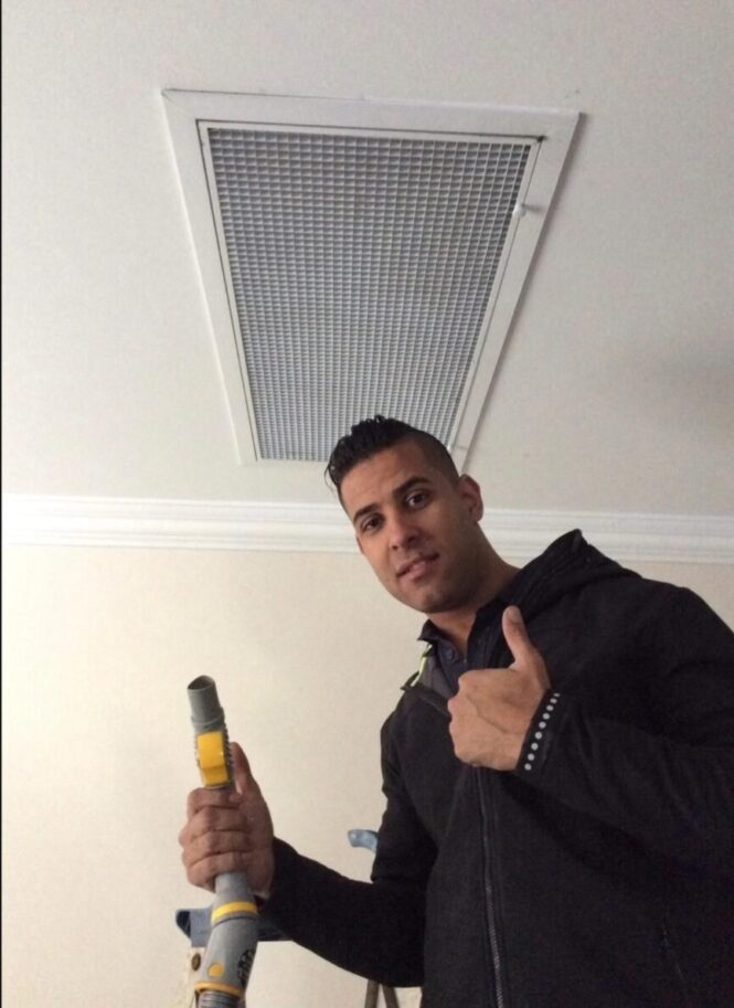 Fast Fridge Repairs Technician